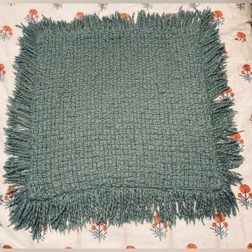 Pair Pottery Barn 24x24 Pair Chunky Weaved Pillow Covers